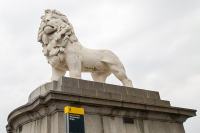 London lion westminster bridge